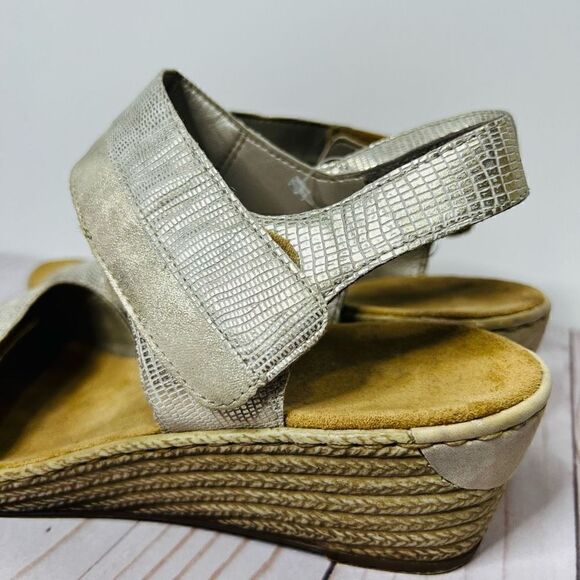 Rieker Women's Fanni Light Gold Metallic Sling Back Mid Height Wedge Sandals Siz - Picture 2 of 10